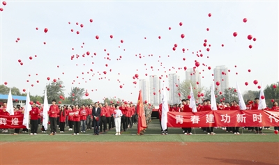 《天津日报》《今晚报》报道beat365“青春献华诞 奋进新征程”主题国庆升旗仪式